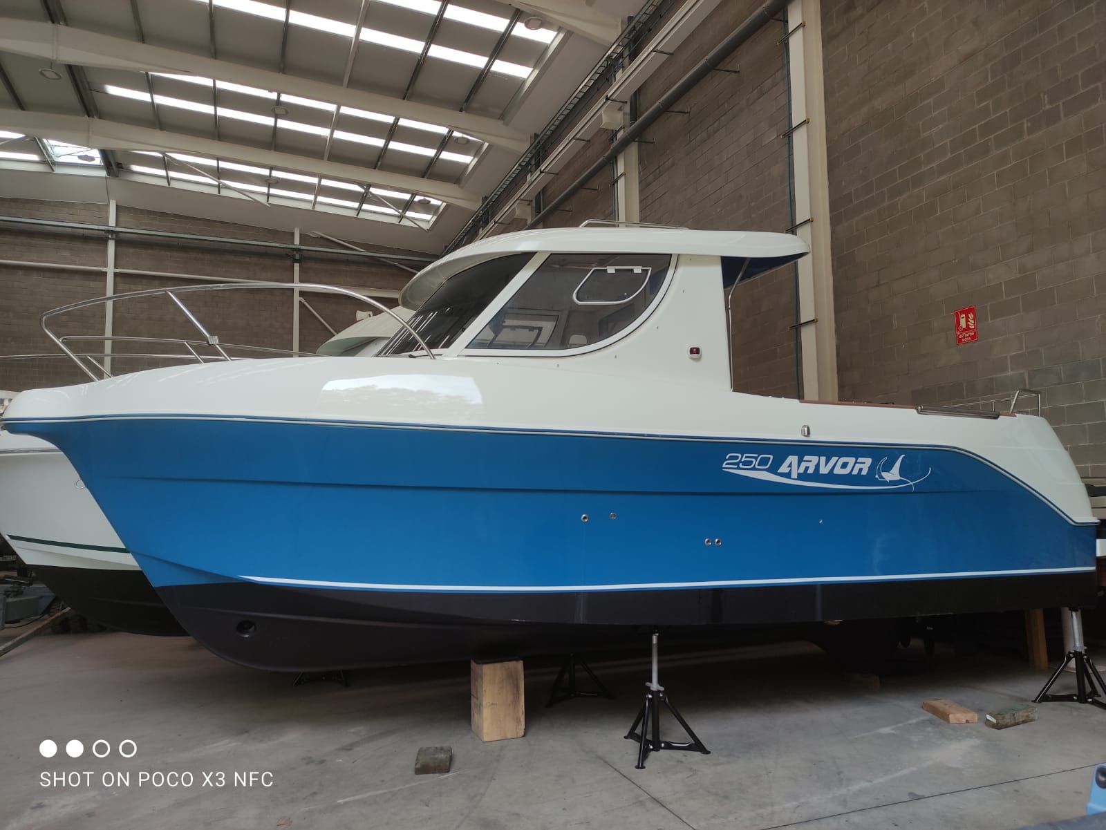 ARVOR 250