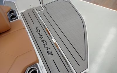 FOUR WINNS H 33