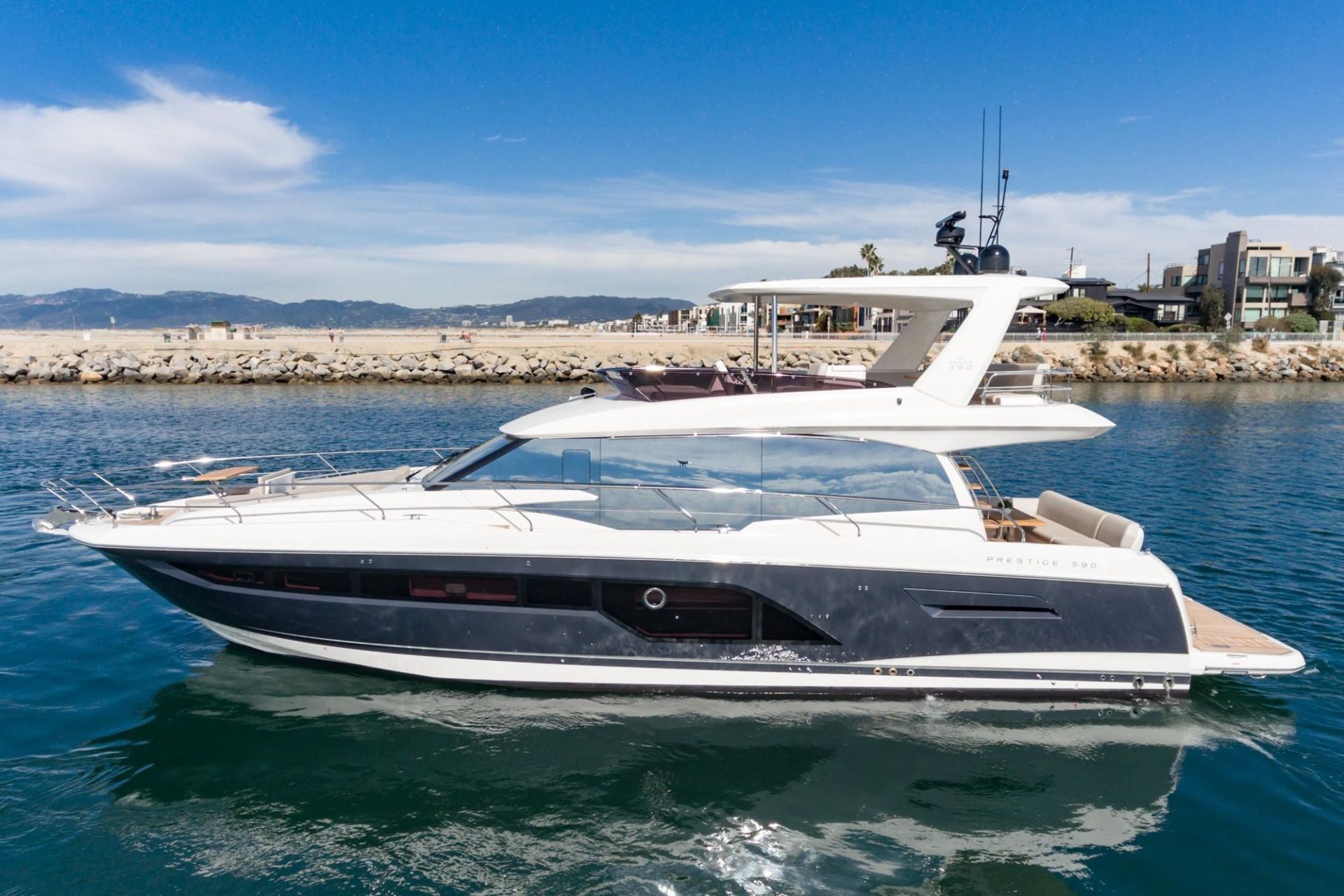 PRESTIGE 590 FLY 