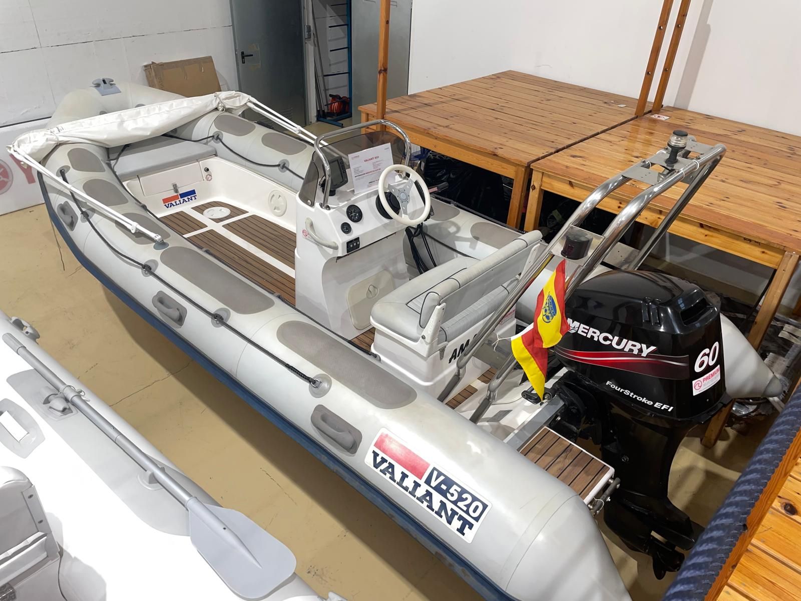 VALIANT 520